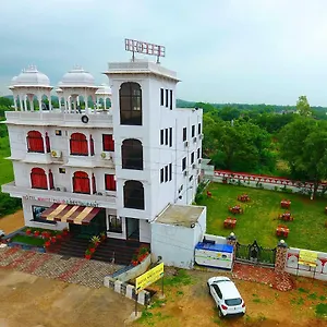 3* Hotel White Tulip-5 Mins From Airport With Swimming Pool